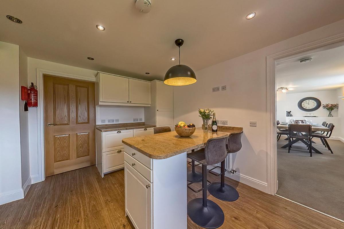 3 Bedroom Barn Conversion With Hot Tub-Garden View - Ty Cerrig Barn Corwen Exterior photo