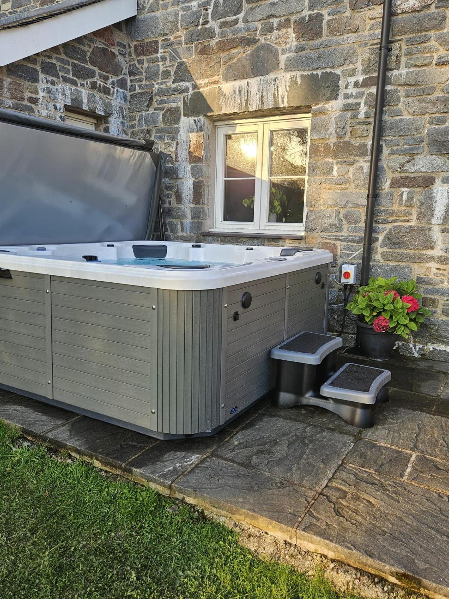 3 Bedroom Barn Conversion With Hot Tub-Garden View - Ty Cerrig Barn Corwen Exterior photo