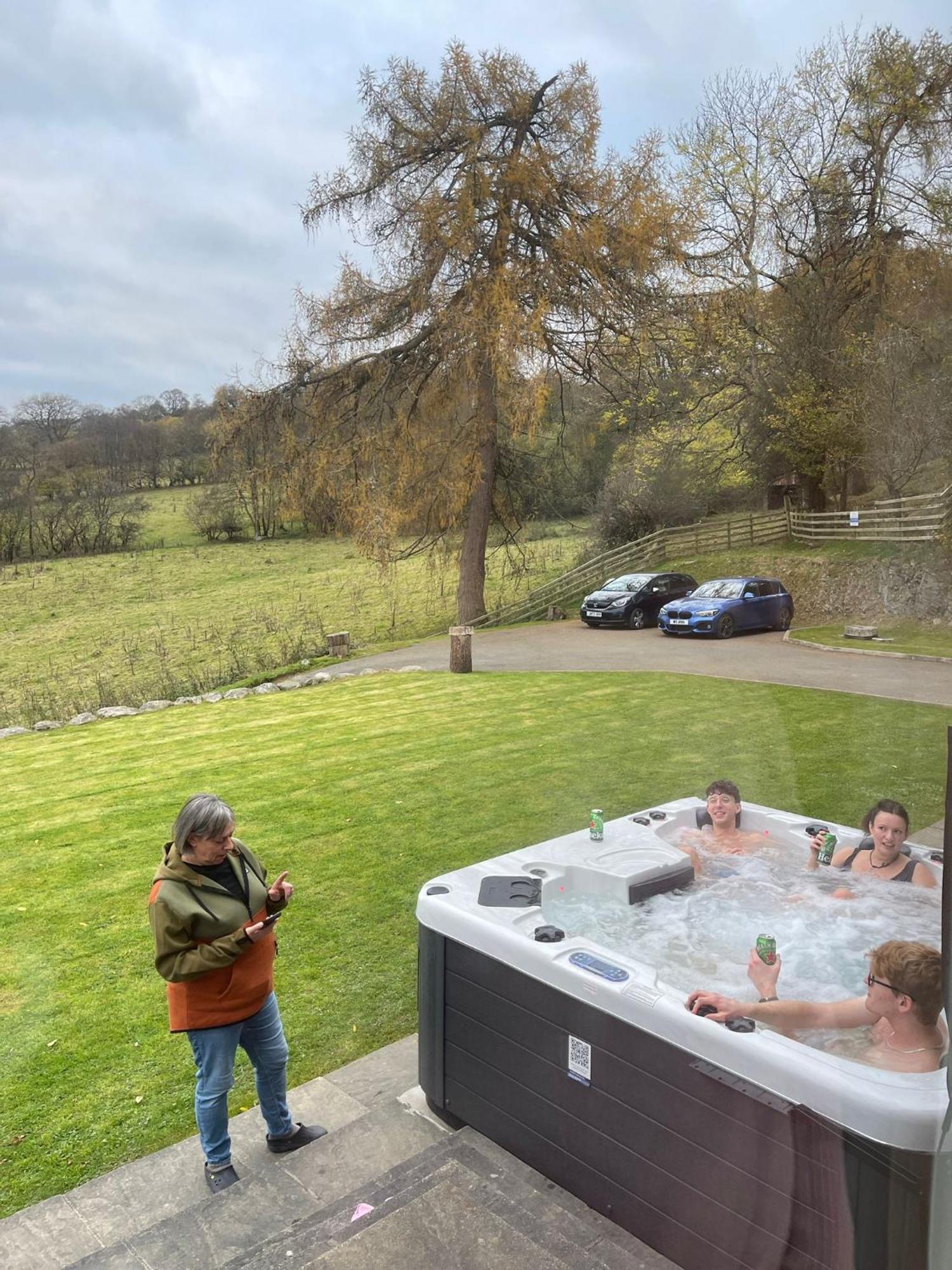 3 Bedroom Barn Conversion With Hot Tub-Garden View - Ty Cerrig Barn Corwen Exterior photo